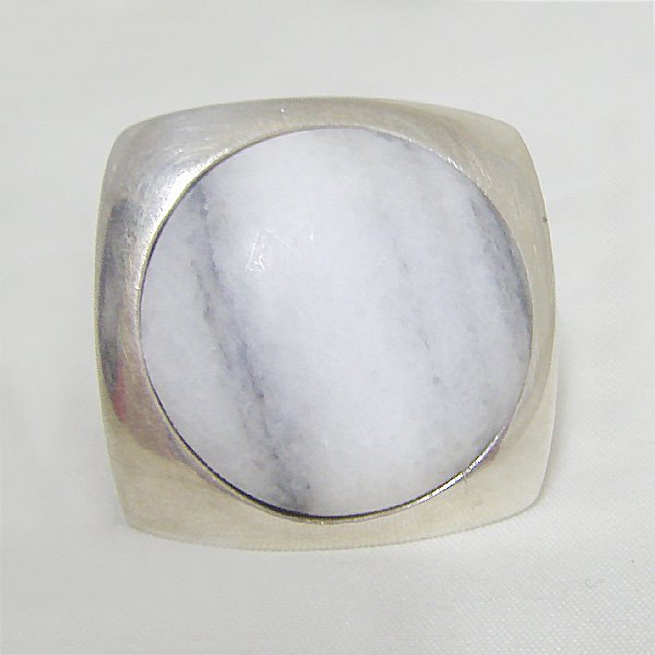 (r1090)Silver ring with bombe stone.